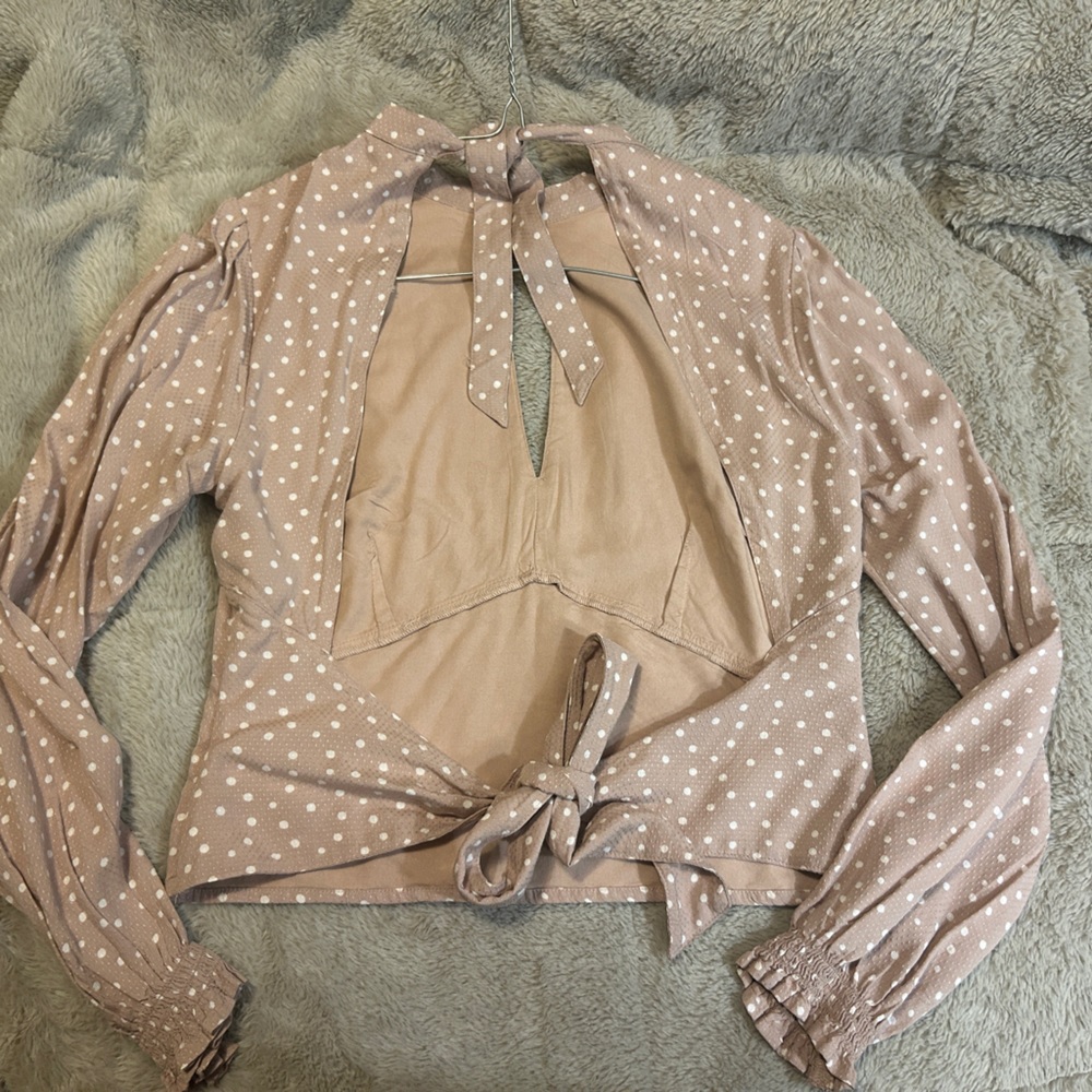 Abercrombie tie waist polka dot shirt. Very 70s. - Picture 7 of 10